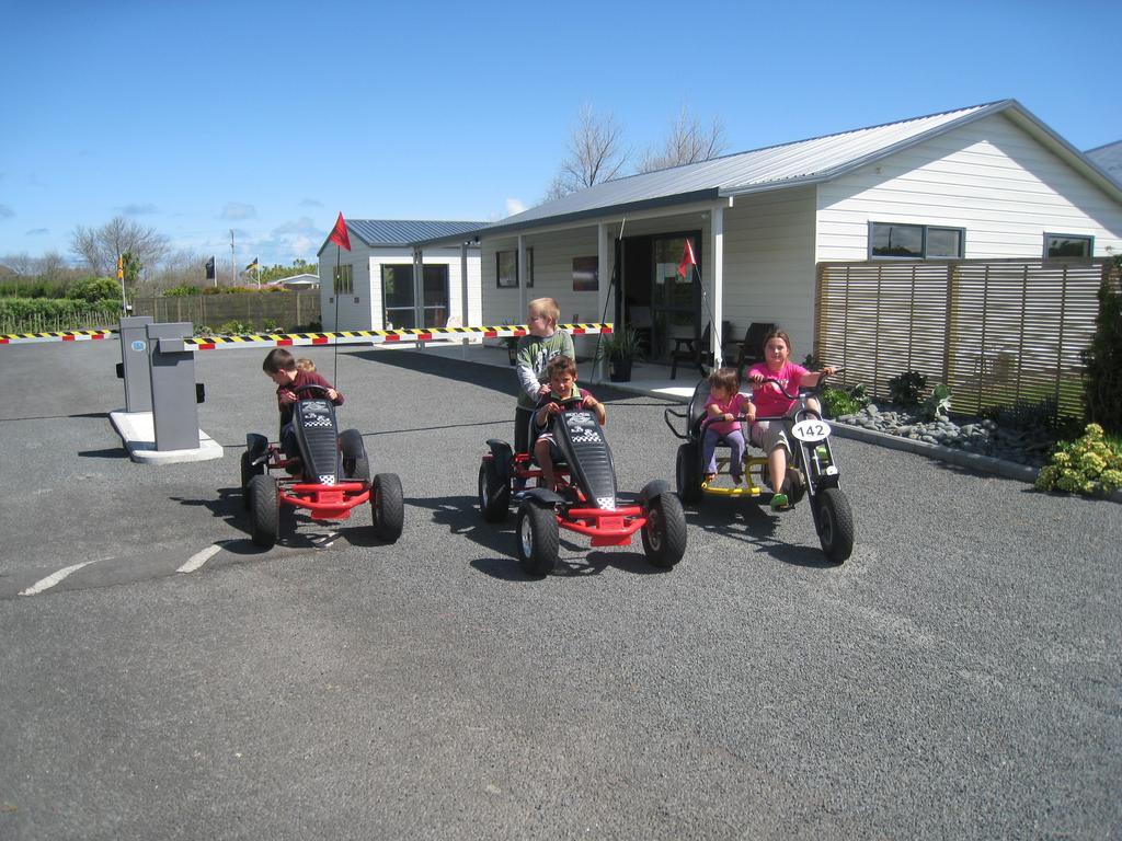Port Waikato Holiday Park Extérieur photo